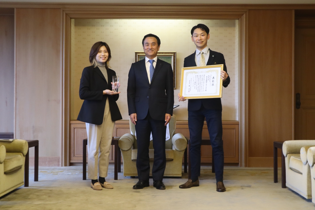 九州・山口ベンチャーマーケット受賞報告のため知事表敬訪問を行いましたイメージ