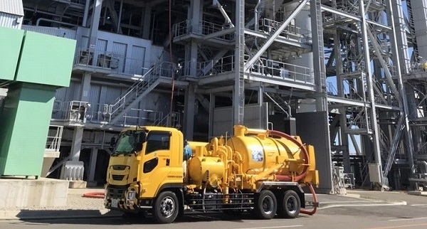 【作業事例紹介】高所での粉体吸引作業、安心につながった工夫とは？（中国特殊）イメージ